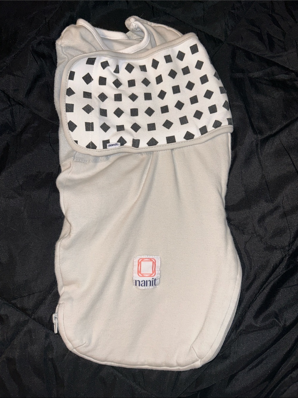 Nanit Baby Swaddle Sack in Light Gray with Black Geometric Print